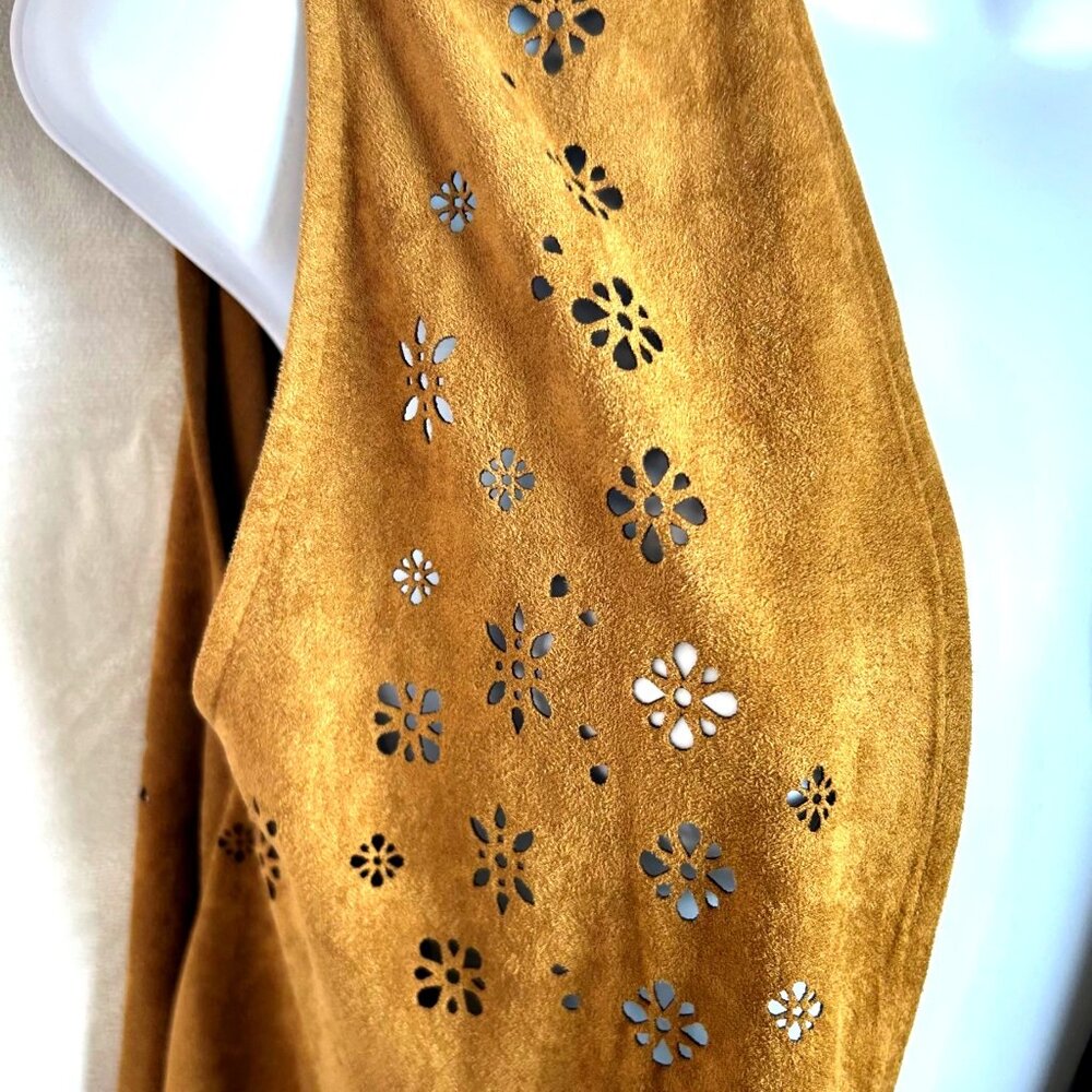 Sleeveless Suede Fringe Boho Vest  Flower Cutout Design  Belle Tweed  XL Brown - Picture 8 of 11